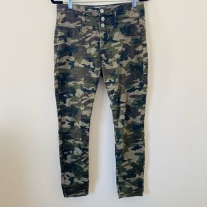 Camo high waisted skinny jeans. Size 13 but fit like a Womens 8 or 10.